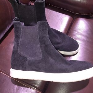 Vince Luxury Womens Size 11 Waterproof Black Suede Super Comph Sneakers / Boots.